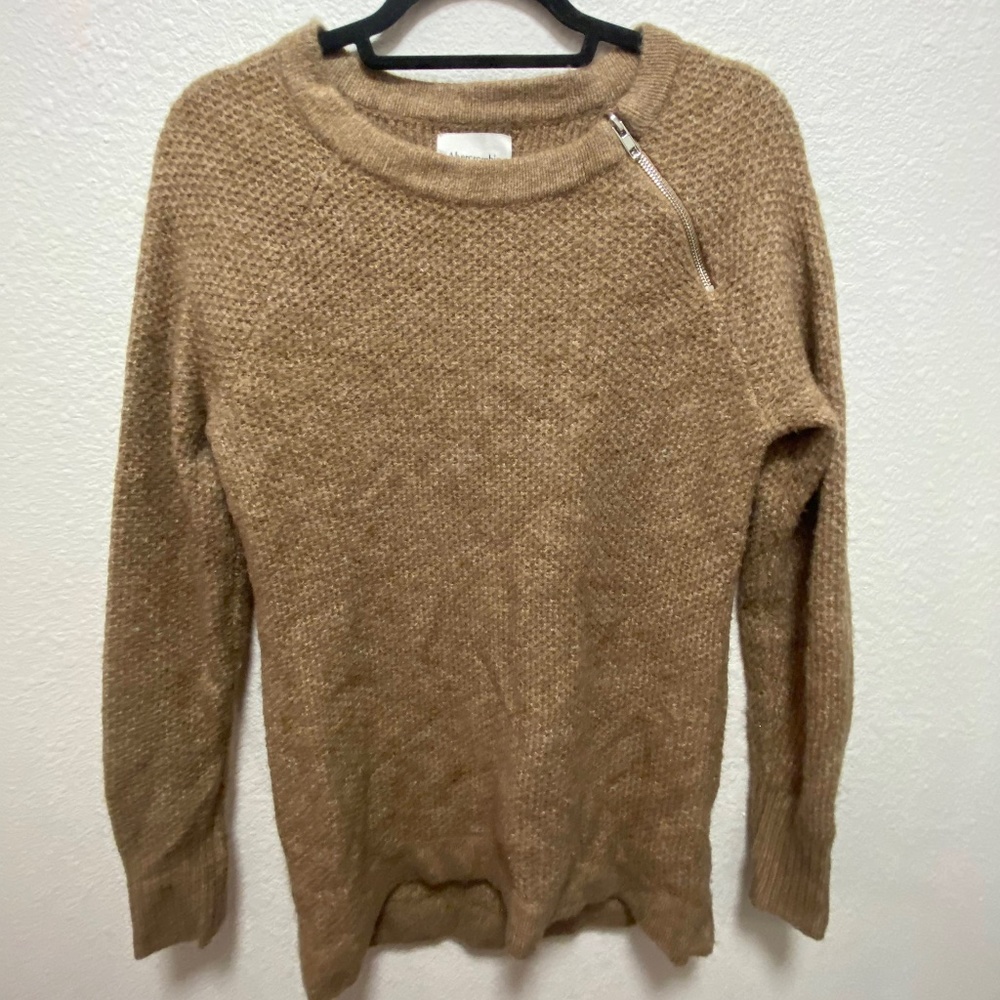 Abercombie & Fitch Sweater